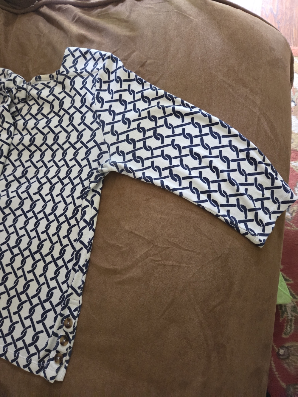 Chico's White & Navy Geometric Print 3/4 Sleeve Top